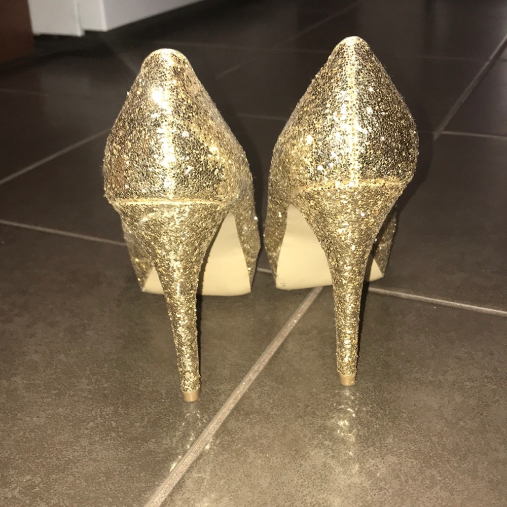 Shoes - Picture 4 of 8